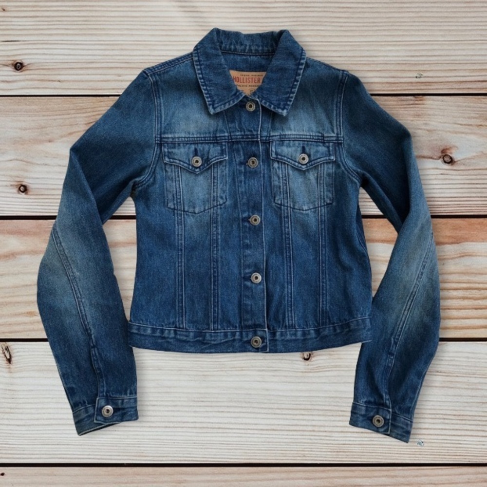 Hollister medium wash button front denim jacket